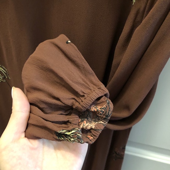 aritzia little moon blouse with front neck tie - brand new never worn - Picture 5 of 10